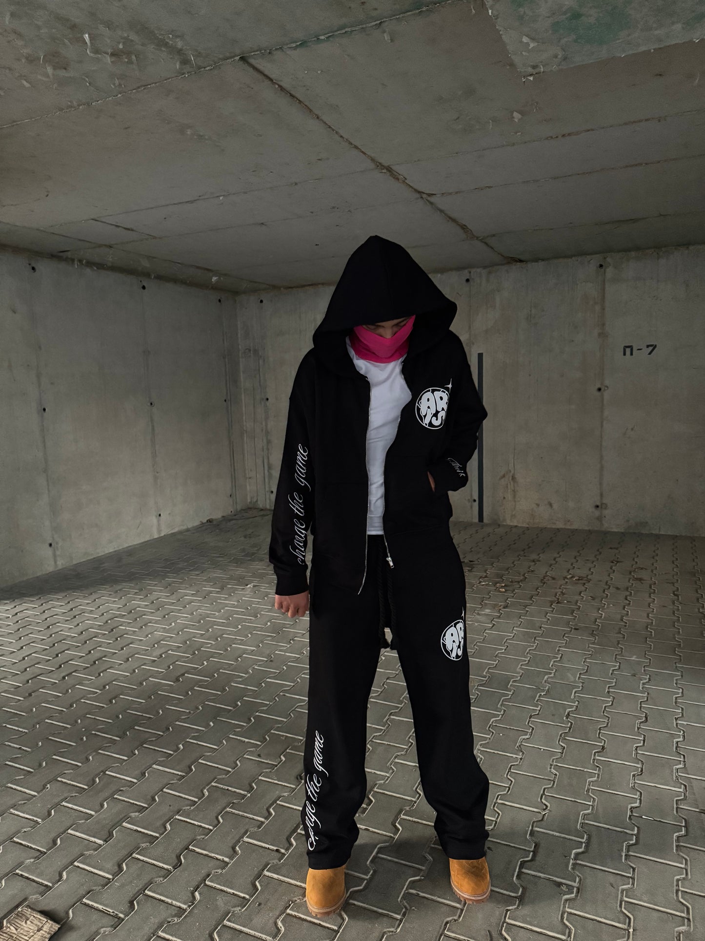 ARIS2WRLD ZIP HOODIE