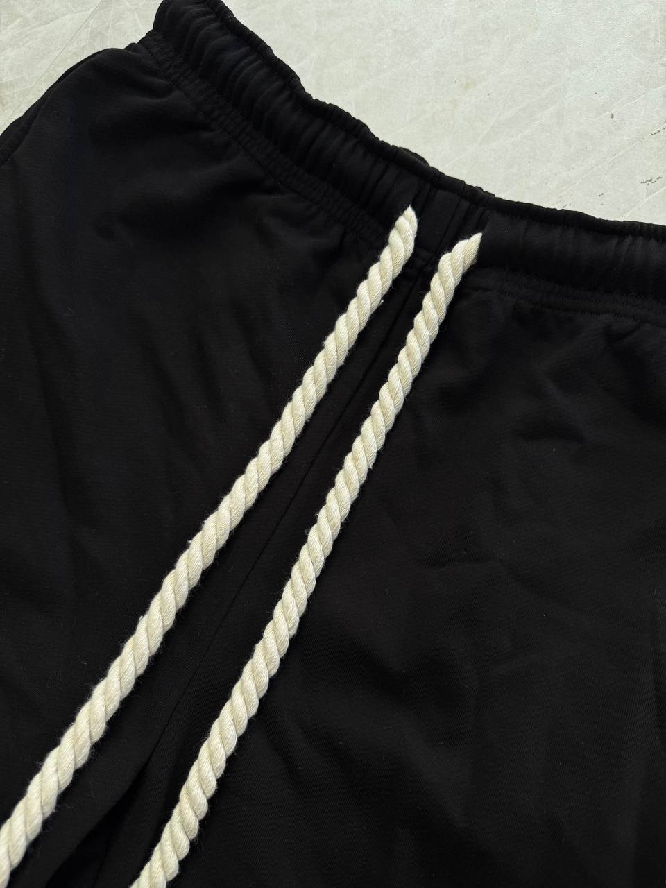 ARIS2WRLD SHORTS BLACK